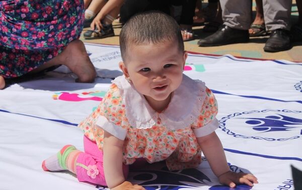 Забег провели в Международный день защиты детей в парке имени Исхака Разакова. - Sputnik Кыргызстан