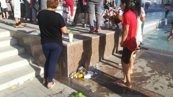 Уборка после празднования Дня защиты детей в Бишкеке - Sputnik Кыргызстан