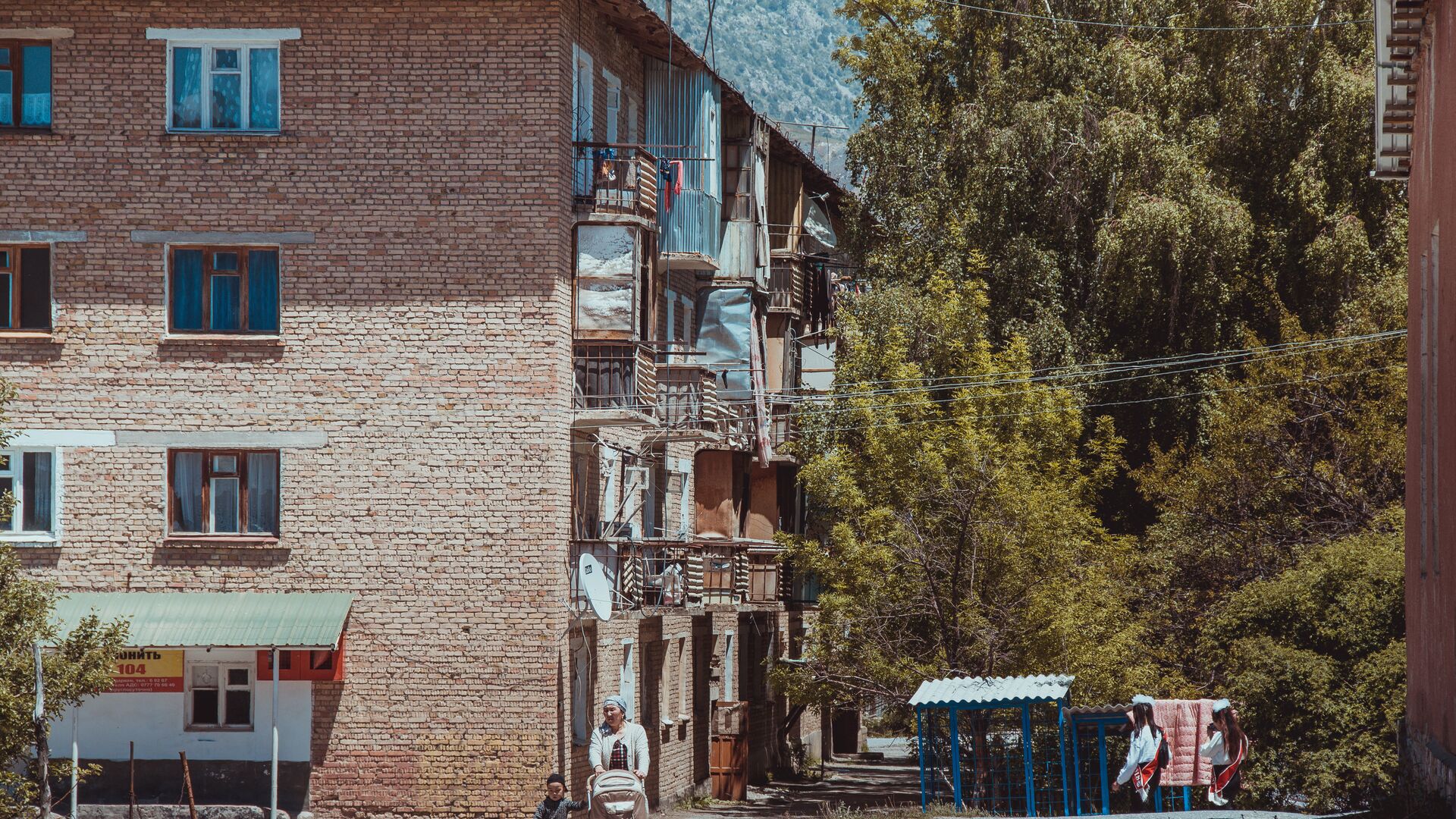 Многоэтажный жилой дом в спальном микрорайоне города Айдаркен. Архивное фото - Sputnik Кыргызстан, 1920, 19.02.2022