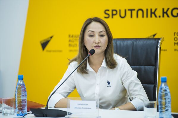 Ведущий специалист социального отдела мэрии Бишкека Эльнура Карыбаева - Sputnik Кыргызстан