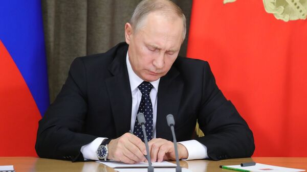Президент РФ В. Путин провел совещание по вопросам обеспечения технического переоснащения Вооруженных сил - Sputnik Кыргызстан