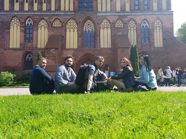 Команда наивных путешественников в Калининграде - Sputnik Кыргызстан