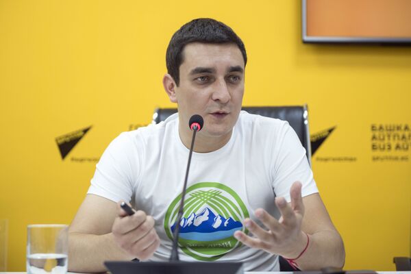 Пресс-конференция Кыргызстан утопает в отходах. Активисты призывают помочь с уборкой мусора - Sputnik Кыргызстан