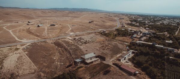 Вид на жилые дома в приграничном с Таджикистаном селе Максат Лейлекского района Баткенской области. Архивное фото - Sputnik Кыргызстан