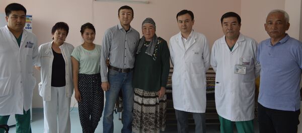 Эне жана баланы коргоо улуттук борборунда 24-май күнү кыргызстандык дарыгерлери тарабынан бейтаптын бөйрөгү трансплантацияланды Эне жана баланы коргоо улуттук борборунда 24-май күнү кыргызстандык дарыгерлери тарабынан бейтаптын бөйрөгү трансплантацияланды - Sputnik Кыргызстан