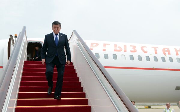 Президент Сооронбай Жээнбеков прибыл с государственным визитом в Китай, где также примет участие в очередном заседании Совета глав государств-членов ШОС - Sputnik Кыргызстан
