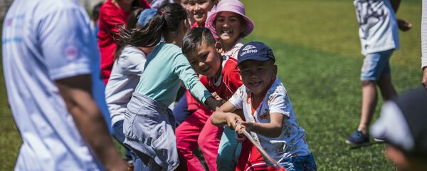 Дети играют в Аркан тартыш. Архивное фото Дети играют в Аркан тартыш. Архивное фото - Sputnik Кыргызстан