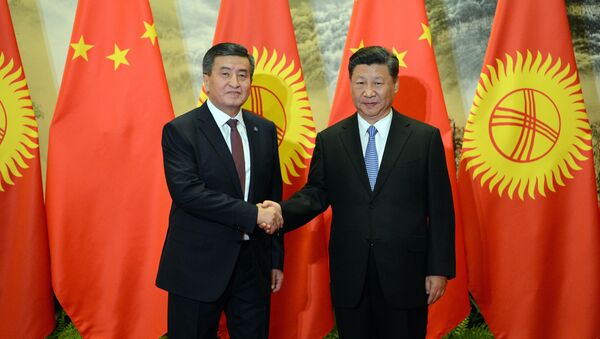 Президент Кыргызской Республики Сооронбай Жээнбеков с Председателем Китайской Народной Республики Си Цзиньпинем. Архивное фото - Sputnik Кыргызстан