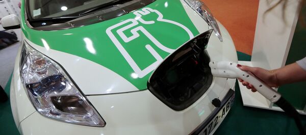 Электромобиль Nissan в Париже - Sputnik Кыргызстан