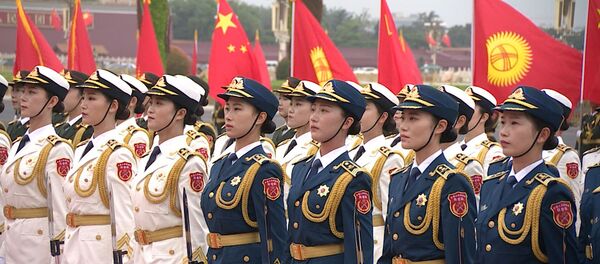 Кыргызча ырга бийлеген балдар. Си Цзиньпин менен Жээнбековдун жолугушкан видеосу - Sputnik Кыргызстан