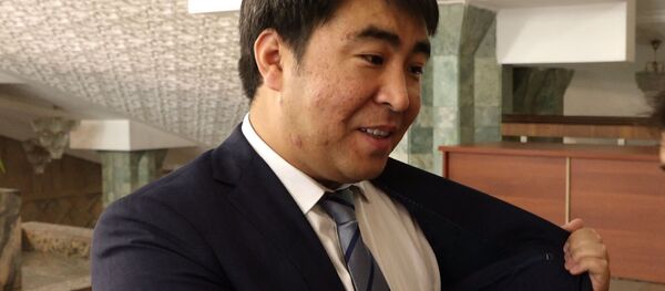 Элитный костюм за $ 300 в долг — сколько стоит одежда депутатов ЖК - Sputnik Кыргызстан