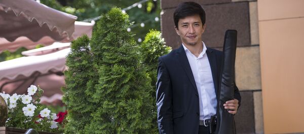 Жаштар арасында көзгө басар комузчулардын бири Закирбек Дүйшөнбек уулу - Sputnik Кыргызстан