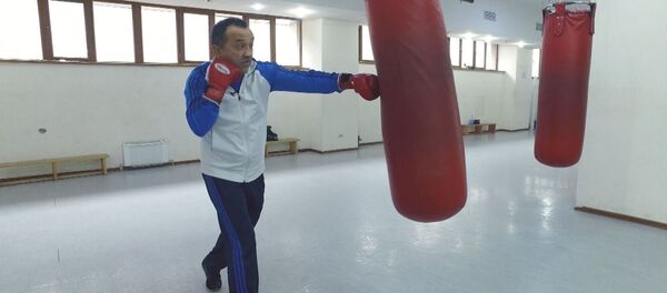 Мастер-класс по боксу от Орзубека Назарова за 4 минуты. Видео - Sputnik Кыргызстан