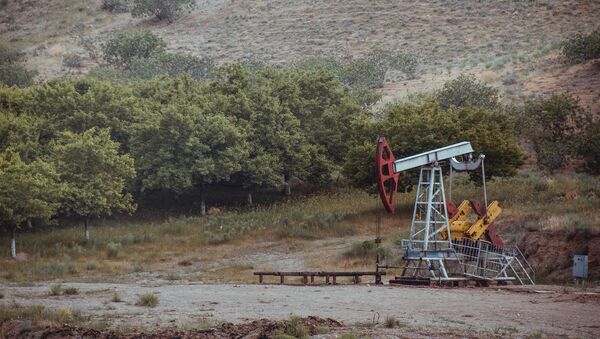 Нефтяная платформа в Баткенской области. Архивное фото - Sputnik Кыргызстан