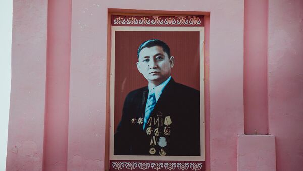 Портрет государственного деятеля Исхака Раззакова. Архивное фото - Sputnik Кыргызстан