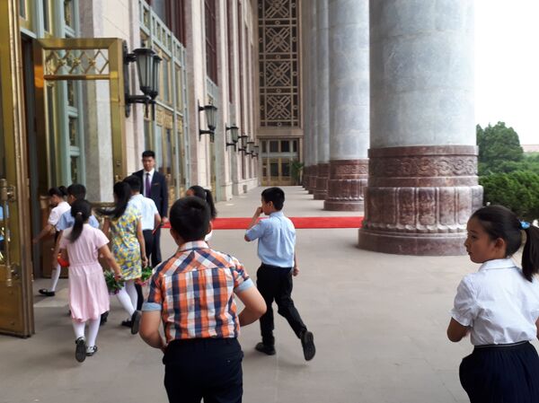 Командировка корреспондента Sputnik Кыргызстан Бакыта Толканова в Китай Командировка корреспондента Sputnik Кыргызстан Бакыта Толканова в Китай - Sputnik Кыргызстан