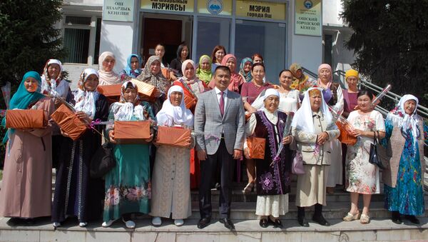 Вручение многодетным матерям орден Баатыр эне и Эне даңкы в Оше - Sputnik Кыргызстан
