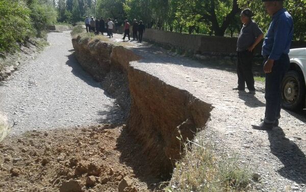Последствия селя в селах Ак-Сай, Ак-Татыр и Самаркандек Баткенского района - Sputnik Кыргызстан