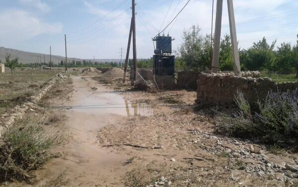 Специальная комиссия выясняет размеры ущерба в селах Ак-Татыр и Самаркандек. - Sputnik Кыргызстан