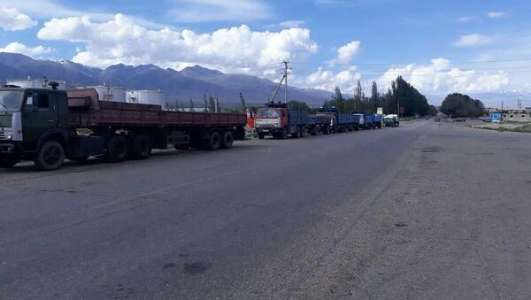 Забастовка водителей, которые доставляют уголь на Бишкекский ТЭЦ - Sputnik Кыргызстан