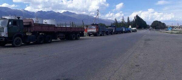 Забастовка водителей, которые доставляют уголь на Бишкекский ТЭЦ - Sputnik Кыргызстан