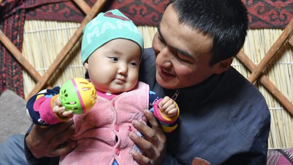 Отпуск для матери и отца в связи с рождением ребенка - Sputnik Кыргызстан