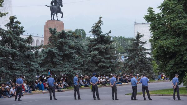Сотрудники милиции на Айт-намазе на Старой площади Бишкека. Архивное фото - Sputnik Кыргызстан