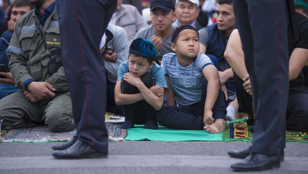 Дети на праздничном намазе в Бишкеке. Архивное фото - Sputnik Кыргызстан