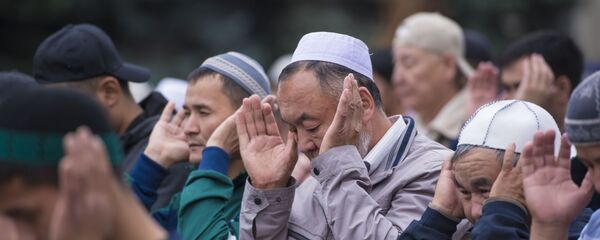 Айт-намаз на Старой площади Бишкека - Sputnik Кыргызстан