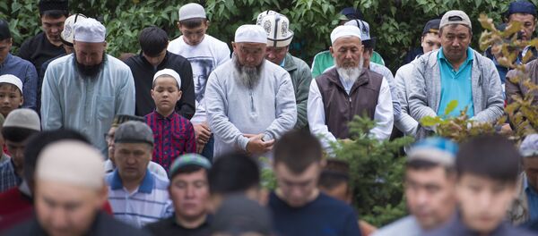 Айт-намаз на Старой площади Бишкека - Sputnik Кыргызстан