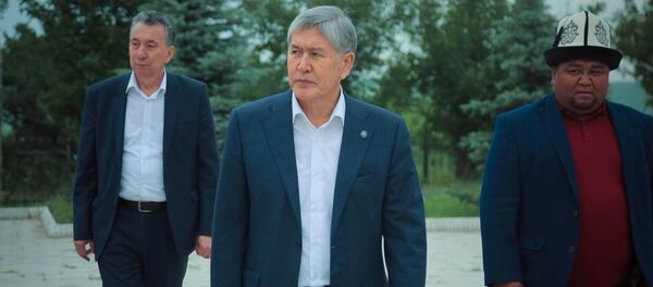 Участие экс-президента КР Алмазбека Атамбаева в айт-намазе в селе Арашан Участие экс-президента КР Алмазбека Атамбаева в айт-намазе в селе Арашан - Sputnik Кыргызстан