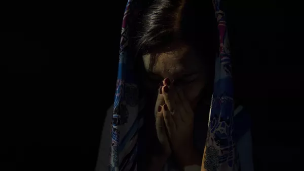 Ыйлап жаткан келин. Архив - Sputnik Кыргызстан