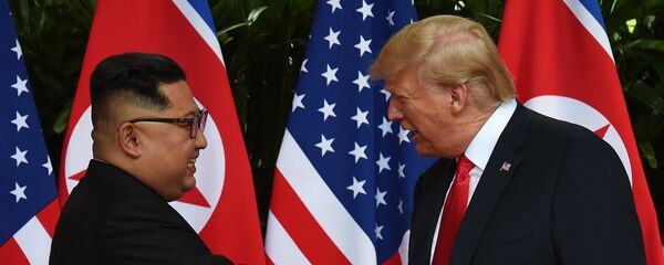 АКШ президенти Дональд Трамп жана Түндүк Кореянын лидери Ким Чен Ын. Архив - Sputnik Кыргызстан