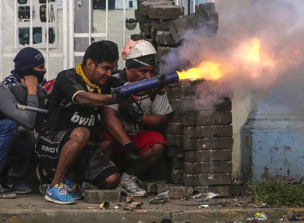 Масая шаарында (Никарагуа) демонстранттар менен күч органдарынын кызматкерлери кагылышты. Өкмөткө каршы акциянын кесепетинен каза болгондордун саны 200гө жетти - Sputnik Кыргызстан