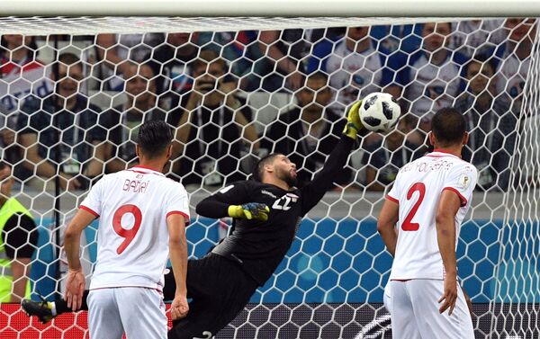 Сборная Англии одержала победу над командой Туниса в матче группового этапа Чемпионата мира по футболу, счет — 2:1. - Sputnik Кыргызстан