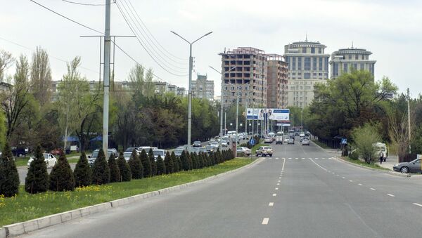 Автомобили на улице Аалы Токомбаева (Южная магистраль) в Бишкеке. Архивное фото - Sputnik Кыргызстан