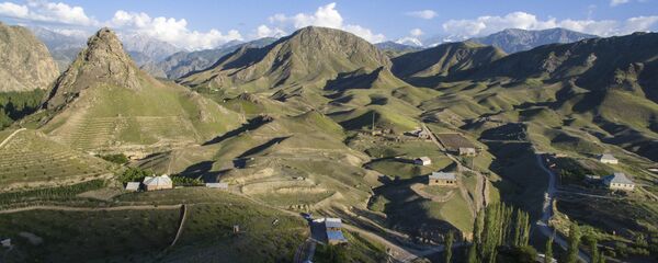 Горы Баткенской области - Sputnik Кыргызстан