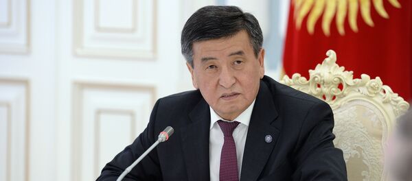 Президент КР Сооронбай Жээнбеков на встрече с заместителем председателя Комитета Госдумы по обороне Виктором Заварзиным - Sputnik Кыргызстан