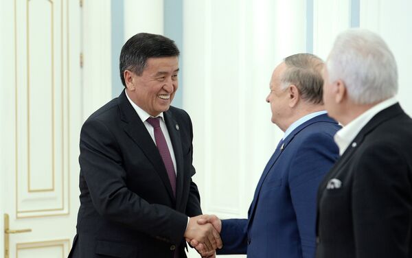 Президент КР Сооронбай Жээнбеков договорился о миграционной амнистии кыргызстанцев в России - Sputnik Кыргызстан
