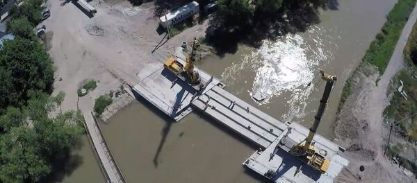 Автомобильный мост через БЧК строят в Бишкеке — видео с дрона - Sputnik Кыргызстан