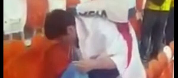 Японские болельщики убрали за собой мусор на стадионе в Саранске. Видео Японские болельщики убрали за собой мусор на стадионе в Саранске. Видео - Sputnik Кыргызстан