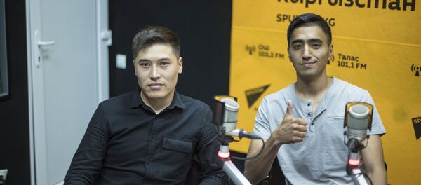 Комментаторы КТРК Нурсултан Турусбеков и Азирет Абдраимов Комментаторы КТРК Нурсултан Турусбеков и Азирет Абдраимов - Sputnik Кыргызстан