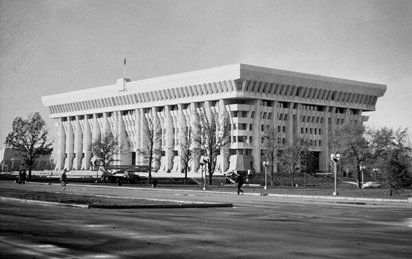Общий вид на Белый дом. 1984 год - Sputnik Кыргызстан