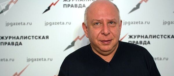 Публицист, политолог, руководитель Московского политологического клуба Евгений Бень. Архивное фото - Sputnik Кыргызстан