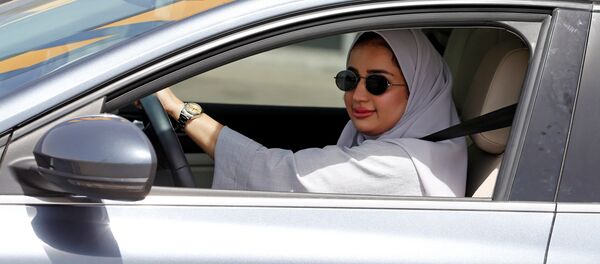 Вождение автомобиля женщиной в Саудовской Аравии - Sputnik Кыргызстан