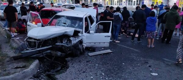 Бишкектеги Орто-Сай базарынын жанында ири жол кырсыгы катталып, натыйжада Улуттук Гвардиянын кызматкери каза болду - Sputnik Кыргызстан