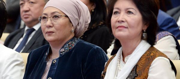 Первая леди Кыргызстана Айгул Токоева и супруга экс президента Алмазбека Атамбаева Раиса. Архивное фото Первая леди Кыргызстана Айгул Токоева и супруга экс президента Алмазбека Атамбаева Раиса. Архивное фото - Sputnik Кыргызстан