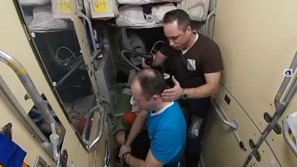 А вы знаете, как космонавты подстригаются? Панорамное видео - Sputnik Кыргызстан