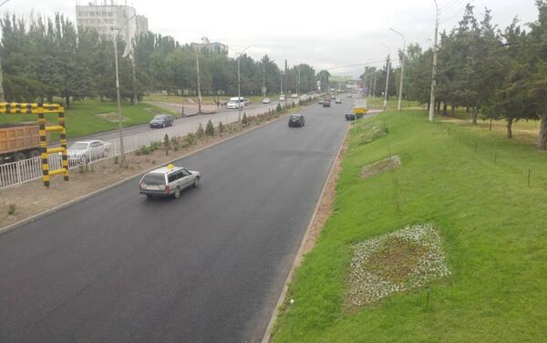 После ремонта открыта западная сторона улицы 7 Апреля (бывшая Шабдан Баатыра), которая считается одной из самых оживленных в Бишкеке - Sputnik Кыргызстан