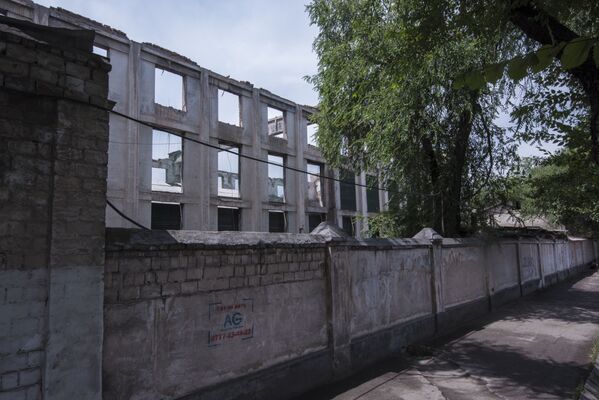 Сооружения в Бишкеке портящие облик столицы - Sputnik Кыргызстан